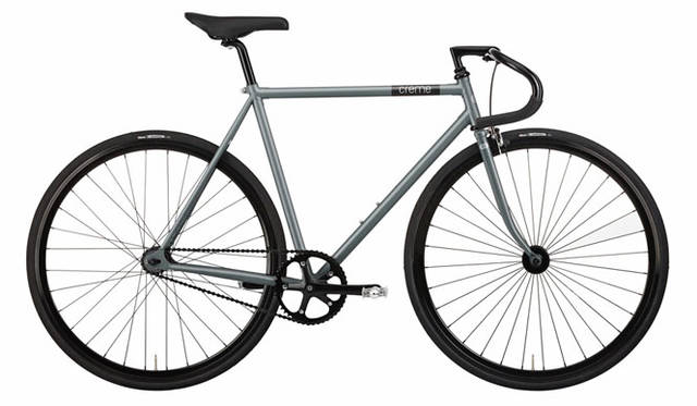 <strong>Creme Cycles｜クレム・サイクルズ</strong><br />CREME CYCLES 2015<br />ハイエンド塗装をほどこしたラグドスチールフレームとフォークを軸に構成されているヴァイナル・ソロ。インパクトあるリムや1インチのスレッドステムを採用して美しく仕上げたハンドルなど信頼できるコンポーネントを使用し、ケーブルガイドは着脱可能。「VINYL SOLO」（silver）10万6920円
