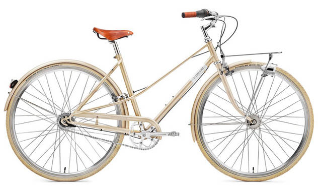 <strong>Creme Cycles｜クレム・サイクルズ</strong><br />CREME CYCLES 2015<br />Creme Cyclesオリジナルのカスタムドロップアウトと、ダブルトップチューブを特徴とする伝統的なミキストスタイルを取り入れた画期的なスチールフレームが特徴のカフェレーサー・ドッピオ・レディー。「CAFERACER DOPPIO LADY」（champagne）17万8200円