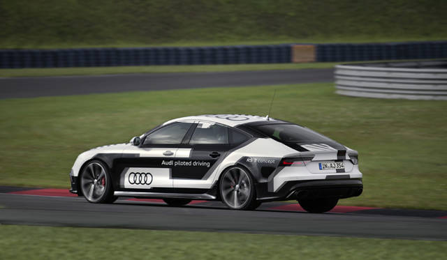 Audi RS 7 piloted driving concept｜アウディ RS 7 パイロッテッド ドライビング コンセプト