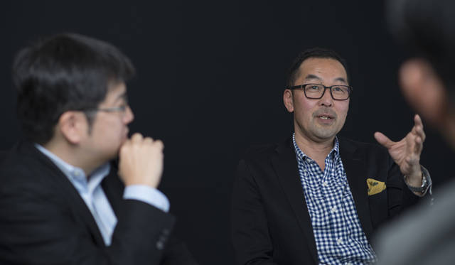 小川フミオ氏（右）