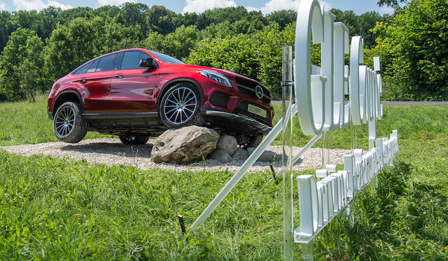 GLEをベースに流れるようなフォルムをまとった、GLEクーペ