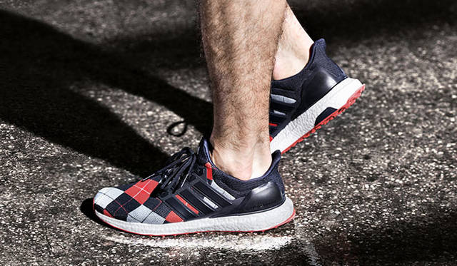 <strong>adidas｜アディダス</strong><br />クリス・ヴァン・アッシュのリミテッド・バージョン「ultra boost collective」