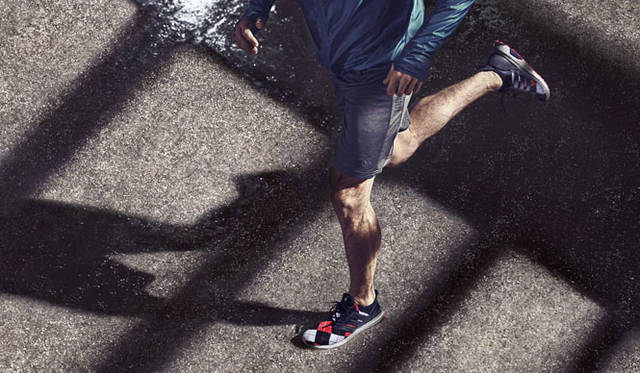 <strong>adidas｜アディダス</strong><br />クリス・ヴァン・アッシュのリミテッド・バージョン「ultra boost collective」