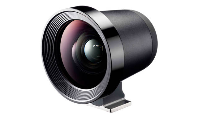 別売のLCDビューファインダー「LVF-01」は、液晶モニターに装着して使う。「SIGMA dp Quattro」シリーズ専用の設計で、外光をカットすることができ、2.5倍に拡大して撮影データのピントが確認できる。実勢価格は3万7000円前後（税別）