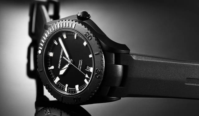 <strong>ボールド・モーション ARS9005</strong><br />ケース｜ブラックIP加工ステンレススチール<br />直径｜43mm<br />ムーブメント｜自動巻き（Cal.STP1-11）<br />機能｜潜水時間の計測に使う逆回転防止ベゼル、日付表示<br />ストラップ｜ブラックラバー<br />防水｜30気圧<br />発売時期｜2015年秋予定<br />予価｜17万5000円<br />