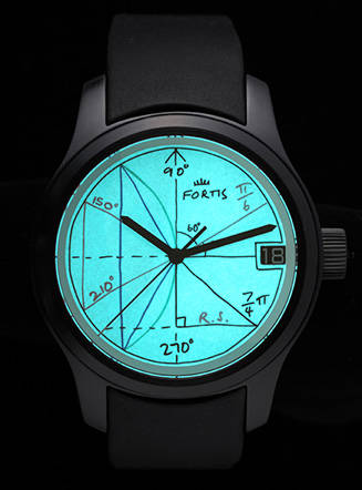 <strong>２π</strong><br />ケース｜ブラックPVD加工ステンレススチール<br />直径｜42mm<br />厚さ｜13mm<br />ムーブメント｜自動巻き（Cal.2836-2）<br />機能｜日付表示<br />ストラップ｜ブラックラバー<br />防水｜20気圧<br />限定数｜150本<br />発売時期｜発売中<br />価格｜25万9200円<br />