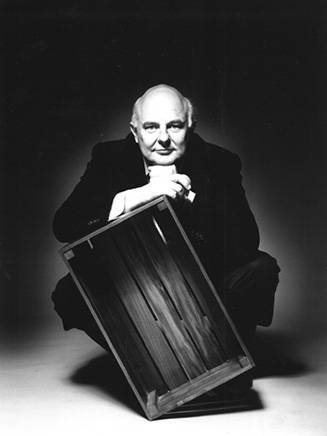 <strong>２π</strong><br />ケース｜ブラックPVD加工ステンレススチール<br />直径｜42mm<br />厚さ｜13mm<br />ムーブメント｜自動巻き（Cal.2836-2）<br />機能｜日付表示<br />ストラップ｜ブラックラバー<br />防水｜20気圧<br />限定数｜150本<br />発売時期｜発売中<br />価格｜25万9200円<br />