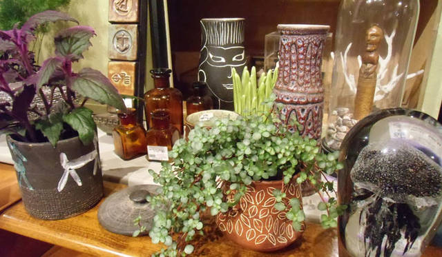 <strong>Bazar et Garde-Manger｜バザー・エ・ガルド-モンジェ</strong><br />アーティストの新作陶器