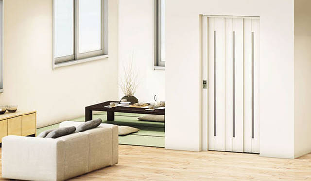 <strong>Panasonic｜パナソニック ホームエレベーター</strong><br />ホームエレベーター「1608ジョイモダンS200V」　2階建て専用の2人乗り（積載量150kg）タイプ。リフォーム条件のハードルが低く、2階建て住宅のバリアフリーリフォームに最適