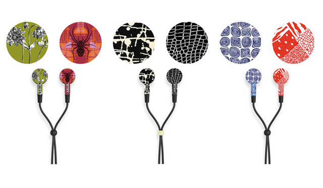 <strong>KOTORI｜コトリ</strong><br />コラボレーションイヤフォン「KOTORI 101 meets Hallmark」　いままでのラインナップには少なかった黒を基調としたクールな印象のデザインが3種類登場　© Hallmark Cards, Inc.