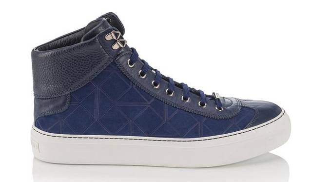 <strong>JIMMY CHOO｜ジミー チュウ</strong><br />2015 PRE FALL COLLECTION　ベルグラヴィアにならんで人気のアーガイルは、折り紙に着想を得た独特なフォルムのエンボス加工がほどこされ、深みのある新色で登場。「ARGYLE（アーガイル）」10万440円