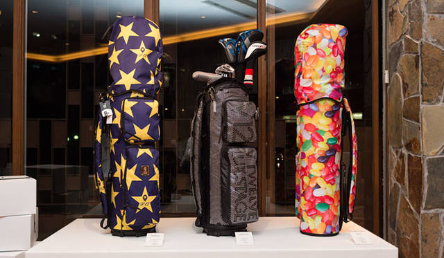 <strong>V12｜ヴイ トゥエルヴ</strong><br />発表された着せ替え式キャディバッグ