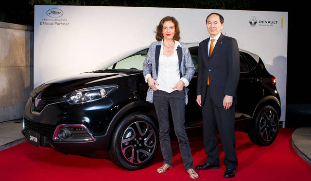 36_Renault_Cannes 映画監督、女優、脚本家とマルチに活躍するアンヌ・フォンテーヌ氏