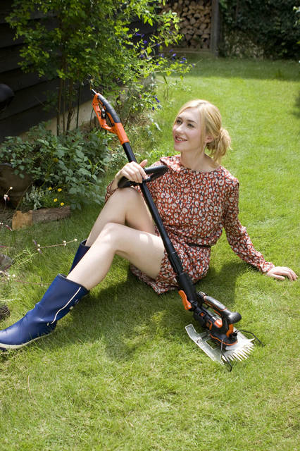 <strong>BLACK+DECKER｜ブラック・アンド・デッカー</strong><br />園芸工具「5in1ポールヘッジ＆芝生バリカン」　