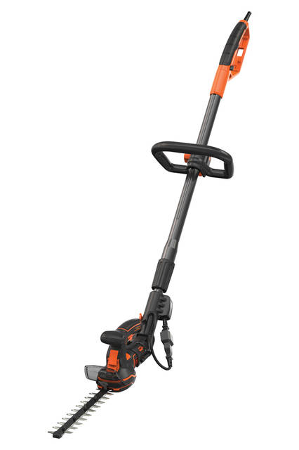<strong>BLACK+DECKER｜ブラック・アンド・デッカー</strong><br />園芸工具「5in1ポールヘッジ＆芝生バリカン」　刈払機モード（草刈り作業）