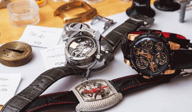 アントワーヌ・プレジウソトゥールビヨンGTS「グランド トゥールビヨン スポーツダイヤモンド」（写真手前）、ビーサイド トゥールビヨン「フェイス オブ タイム」（写真左）、トゥールビヨン オブ トゥールビヨン「ブラックチタンとローズゴールド」（写真右）