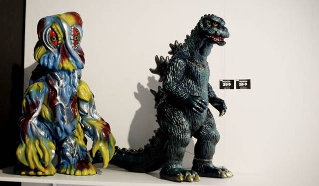 <strong>MEDICOM TOY｜メディコム・トイ</strong><br />「MEDICOM TOY EXHIBITION ’15」　ゴジラ マーミット メガトンヘドラ、ゴジラ マーミット メガトンゴジラ<br />™ & © TOHO CO., LTD.