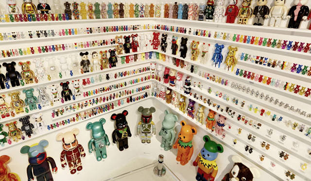 <strong>MEDICOM TOY｜メディコム・トイ</strong><br />「MEDICOM TOY EXHIBITION ’15」　BE@RBRICKコーナー<br />BE@RBRICK ™ & © 2001-2015 MEDICOM TOY CORPORATION. All rights reserved.