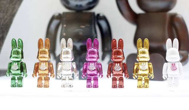 <strong>MEDICOM TOY｜メディコム・トイ</strong><br />「MEDICOM TOY EXHIBITION ’15」　R＠BBRICK<br />R@BBRICK ™ & © 2015 MEDICOM TOY CORPORATION. All rights reserved.