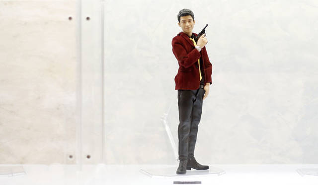 <strong>MEDICOM TOY｜メディコム・トイ</strong><br />「MEDICOM TOY EXHIBITION ’15」　RAH ルパン三世<br />© 2014 モンキー・パンチ／「ルパン三世」製作委員会