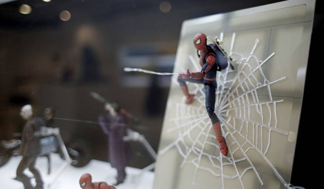 <strong>MEDICOM TOY｜メディコム・トイ</strong><br />「MEDICOM TOY EXHIBITION ’15」<br />MAFEX SPIDER-MAN THE AMAZING SPIDER-MAN 2 DX SET　Spider-Man, the Character ™ &© 2014 Marvel Characters, Inc. <br />The Amazing Spider-Man, the Movie © 2014 Columbia Pictures Industries, Inc. All Rights Reserved.