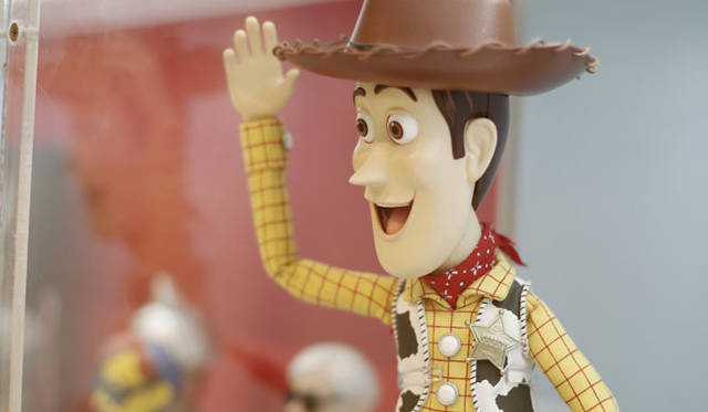 <strong>MEDICOM TOY｜メディコム・トイ</strong><br />「MEDICOM TOY EXHIBITION ’15」　アルティメット ウッディ<br />© Disney/Pixar