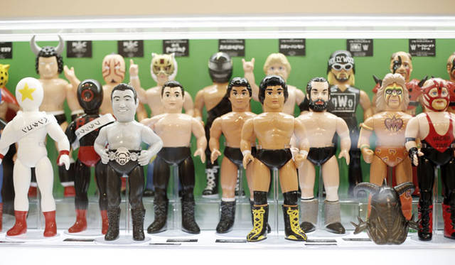 <strong>MEDICOM TOY｜メディコム・トイ</strong><br />「MEDICOM TOY EXHIBITION ’15」　ソフビ タイガーマスクシリーズ、ファイティングシリーズ、ワールドチャンピオンシリーズ、N・S・C RE-BORNシリーズ<br />© 2015 WWE. All Rights Reserved. <br />© ゆでたまご<br />© リキエンタープライズ<br />© REAL JAPAN<br />© NJPW<br />© 梶原一騎・辻なおき/講談社・東映アニメーション