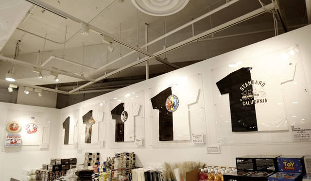 <strong>MEDICOM TOY｜メディコム・トイ</strong><br />「MEDICOM TOY EXHIBITION ’15」　開催記念Tシャツ