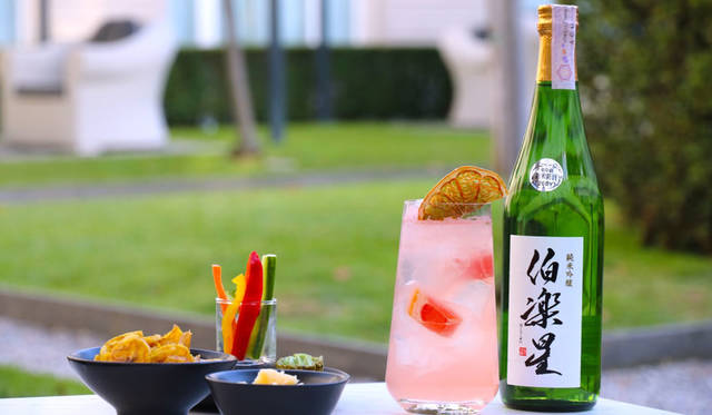 <strong>SAKENOMY｜サケノミー</strong><br />6月23日（イタリア現地時間）に、「SAKENOMY」プロジェクトに参加している日本各地の酒蔵自らが、日本酒の知識を現地ソムリエらにレクチャーする「SAKEセミナー」をFour Seasons Hotel Milano（フォーシーズンズホテルミラノ）で実施