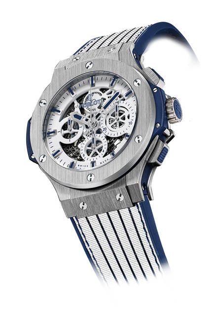 <strong>アエロ・バン MT88</strong><br />ケース｜ステンレススチール（サテン仕上げ）<br />ベゼル｜ステンレススチール<br />直径｜44mm<br />ムーブメント｜自動巻き（Cal.HUB4214）<br />機能｜クロノグラフ（30分積算計、12時間積算計）、日付表示<br />ストラップ｜ホワイトファブリックネイビーストライプ＋ネイビーラバー（ホワイトグミアリゲーター×ラバーが付属）<br />防水｜10気圧<br />限定数｜日本限定88本<br />発売時期｜8月予定<br />価格｜209万5200円<br />