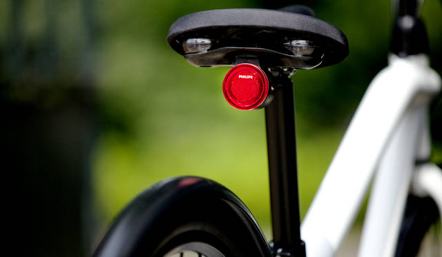 Bシリーズ「B6 28”」。テールランプをサドル下に内蔵している。14万8000円