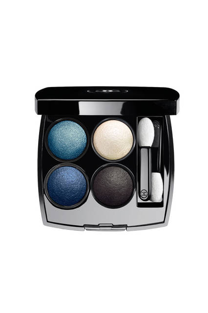 <strong>CHANEL｜シャネル</strong><br />「Blue Rhythm de Chanel（ブルー リズム ドゥ シャネル）」　アイシャドウ「レ キャトル オンブル #244 ティセ ジャズ」（限定色）7452円