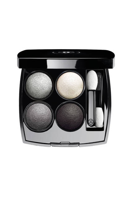 <strong>CHANEL｜シャネル</strong><br />「Blue Rhythm de Chanel（ブルー リズム ドゥ シャネル）」　アイシャドウ「レ キャトル オンブル #246 ティセ スモーキー」（新色）7452円