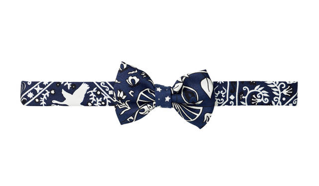 ミニボウタイ「花咲く織物」 2万2680円 Photograph by STUDIO DES FLEURS