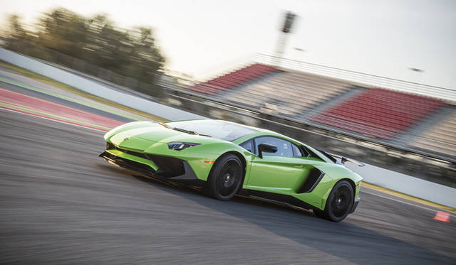 03_Lamborghini_Aventador_SV