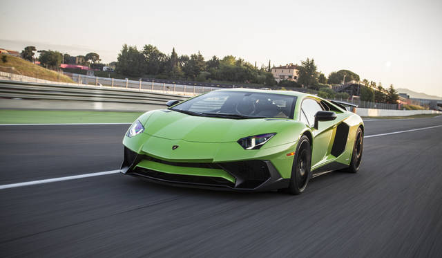04_Lamborghini_Aventador_SV