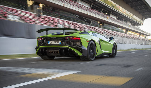 06_Lamborghini_Aventador_SV