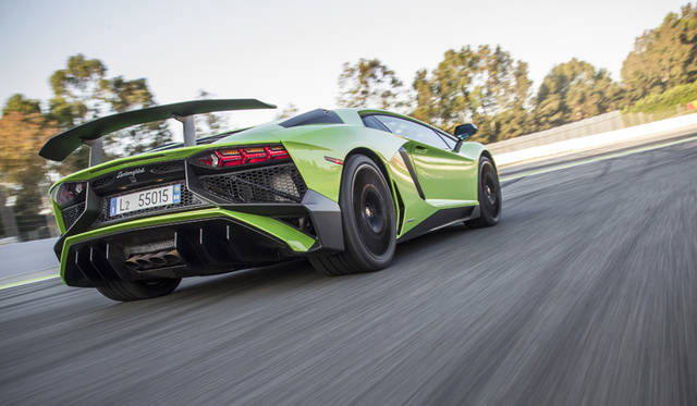 08_Lamborghini_Aventador_SV
