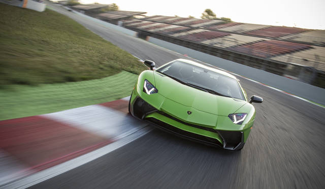 09_Lamborghini_Aventador_SV