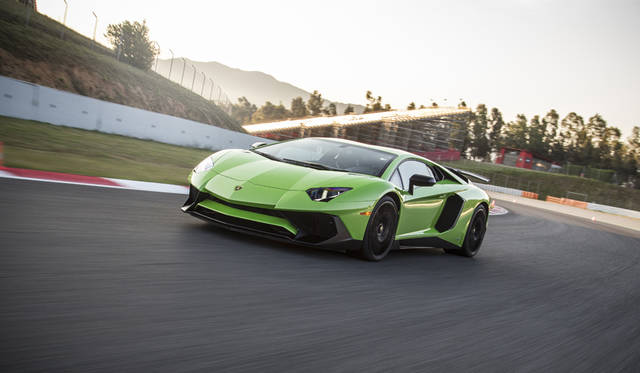 11_Lamborghini_Aventador_SV