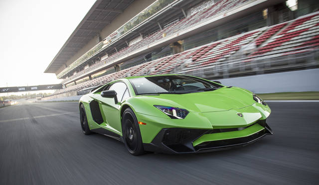 13_Lamborghini_Aventador_SV