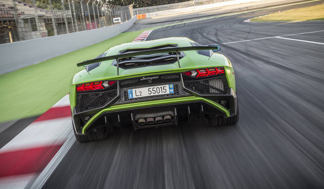 14_Lamborghini_Aventador_SV