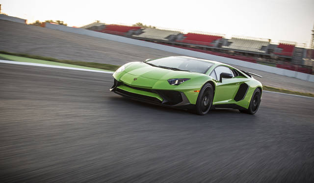 15_Lamborghini_Aventador_SV