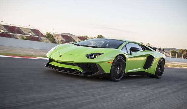 16_Lamborghini_Aventador_SV