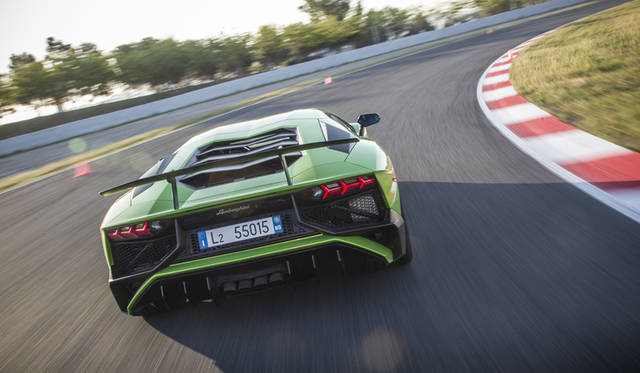 17_Lamborghini_Aventador_SV