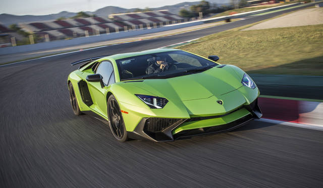 18_Lamborghini_Aventador_SV