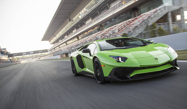 20_Lamborghini_Aventador_SV