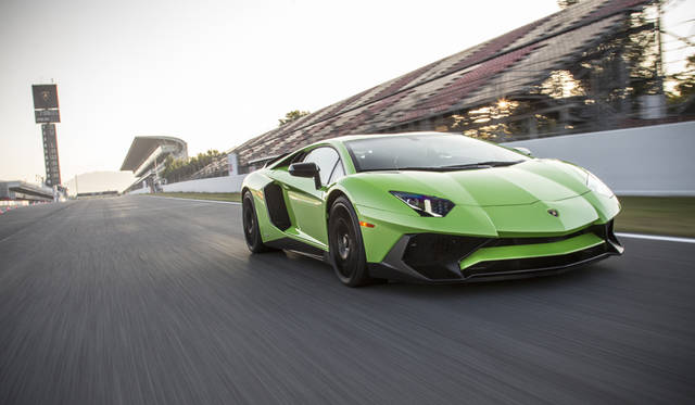 21_Lamborghini_Aventador_SV