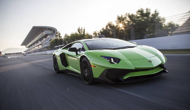 25_Lamborghini_Aventador_SV
