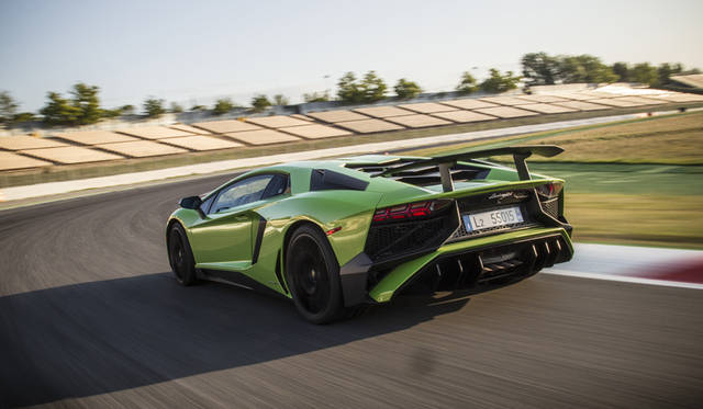 27_Lamborghini_Aventador_SV